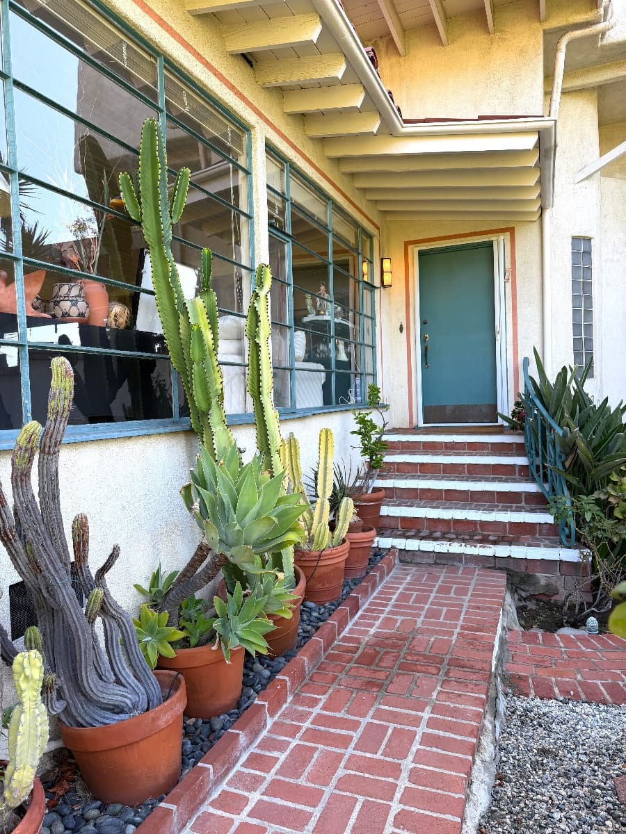 Cozy Cottage Estate Sale, Hollywood Heights- Presented by Grasons photo 1