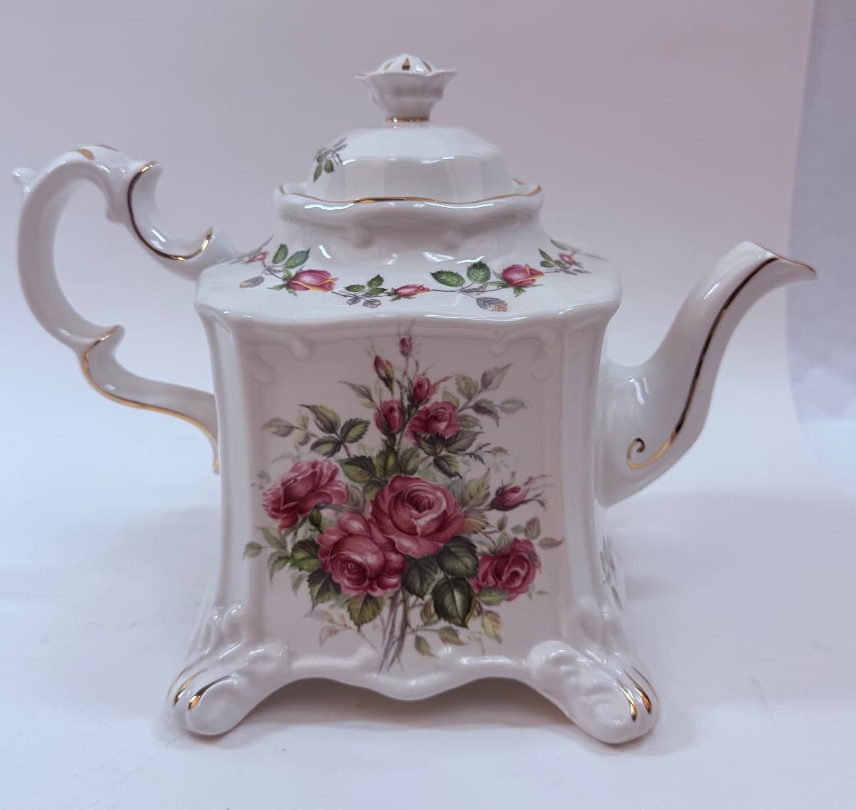 Yellow Dog Estate Sales Online Auction #591 - Vintage Glassware, Franklin Mint Egyptian Papyrus Paintings, Jewelry, Disneyana, Animal Sculptures, and more! photo 1