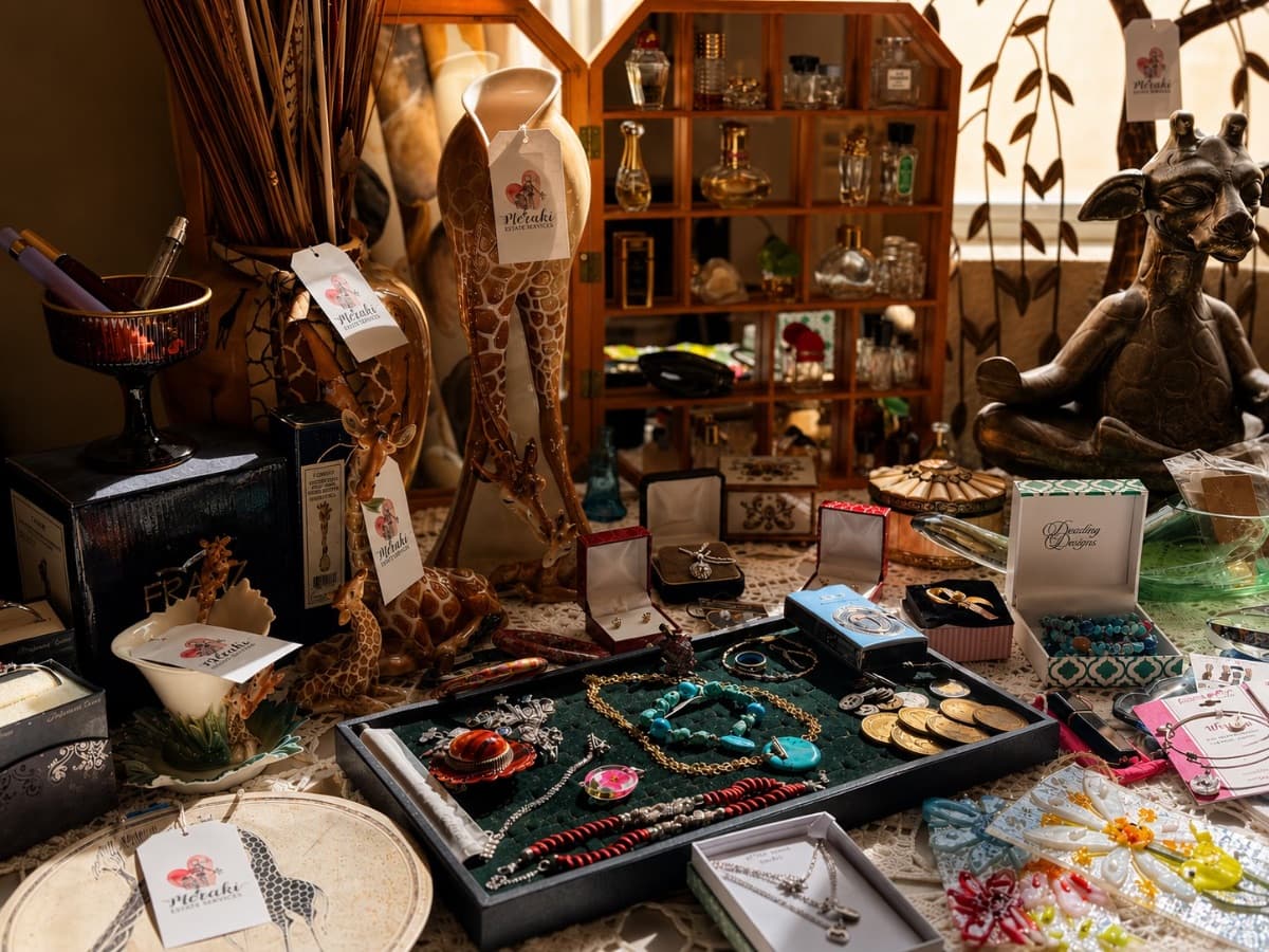 SUN CITY LINCOLN HILLS ESTATE SALE GIVENCHY FRANZ COLLECTION QUILTING TREASURES 2020 LEXUS! photo 1