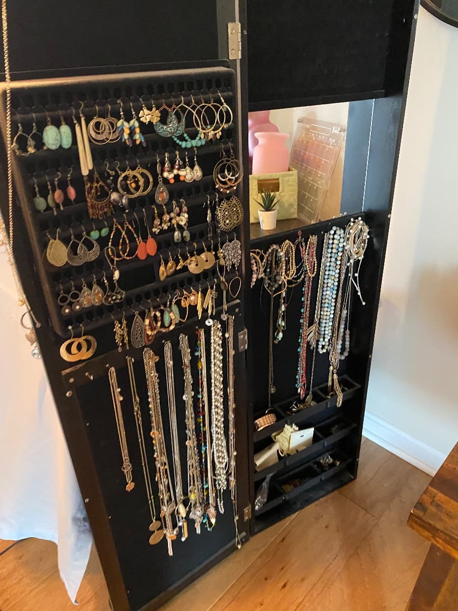 Awesome ESTATE SALE in Abingdon Fri and Sat photo 1