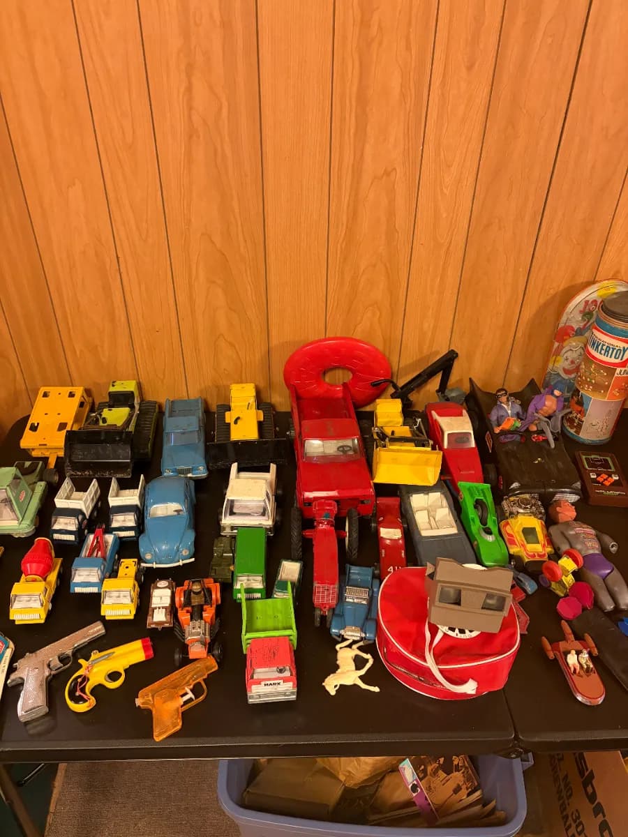 Brookfield Treasure Hunt Estate Sale! – Books, Toys, Clothing, Jewelry & More photo 1