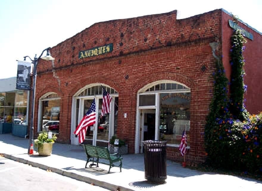 You just hit the Jack Pot ! If you have been looking for a genuine antique store with historical antiques (100 years old and vintage goods at least 40 years old), Niles Antiques is your place photo 1