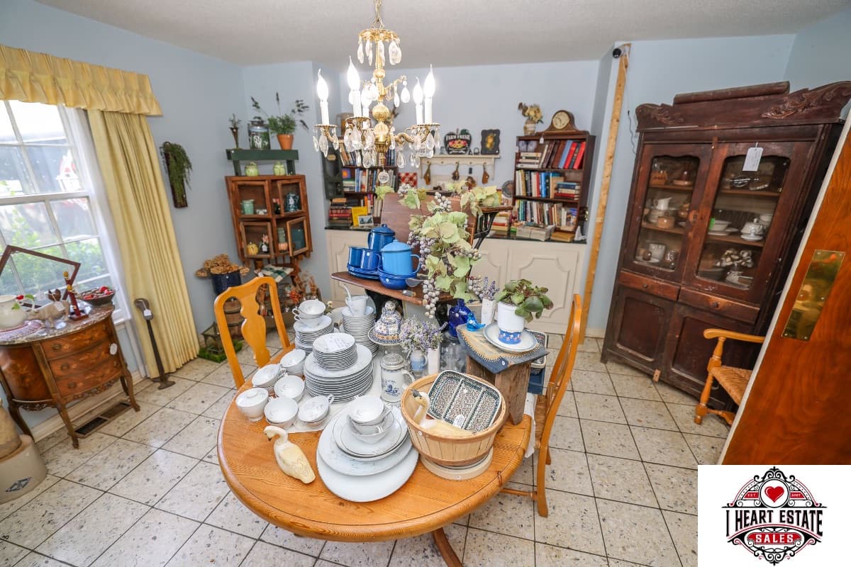 Farmhouse Primitives Estate Sale: July 30 - August 1 / Thursday- Saturday (9am - 4pm) photo 1