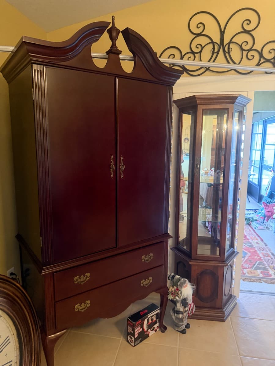 V Patton Estates TBG&CC San Antonio modern Furniture, Clothes, Collectibles, Kitchen Appliances, Desks & Christmas & Decor King Craftmatic & More! photo 1