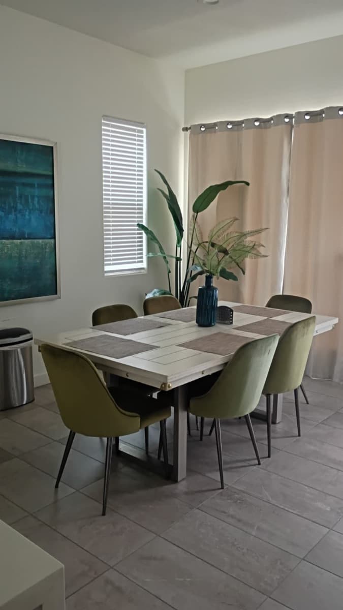 Model Home Designer Sale * Main Parking on W Melvin ST* photo 1