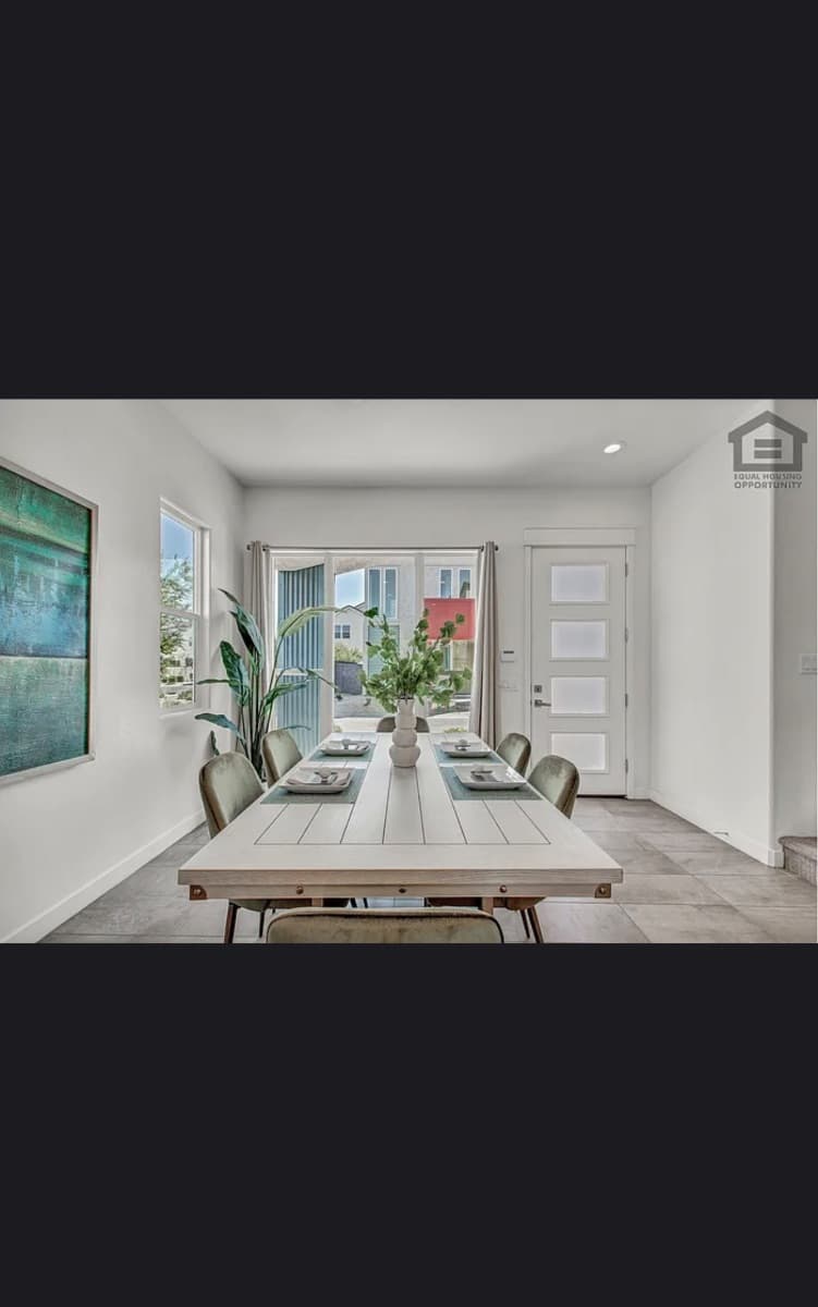 Model Home Designer Sale photo 1