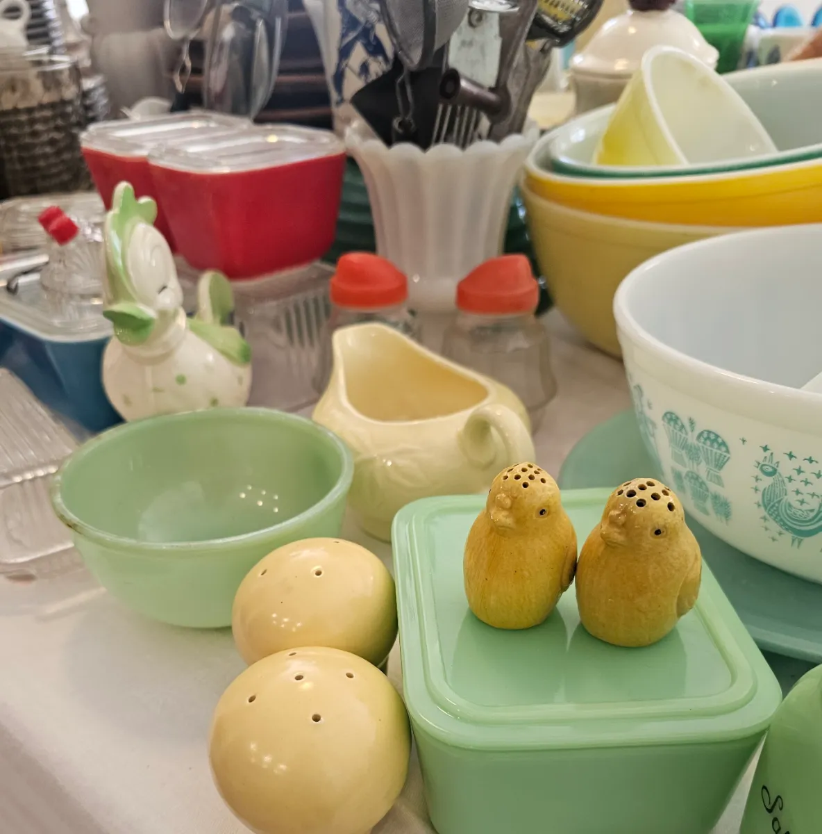 Estate Sale: Vintage Kitsch, Electronics, Clothes, Guitars, Tools, Wow! photo 1