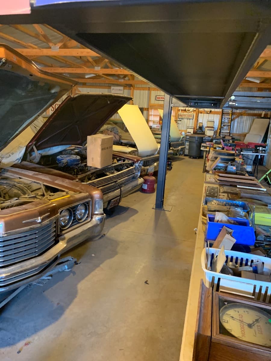 Big estate sale plus barn photo 1