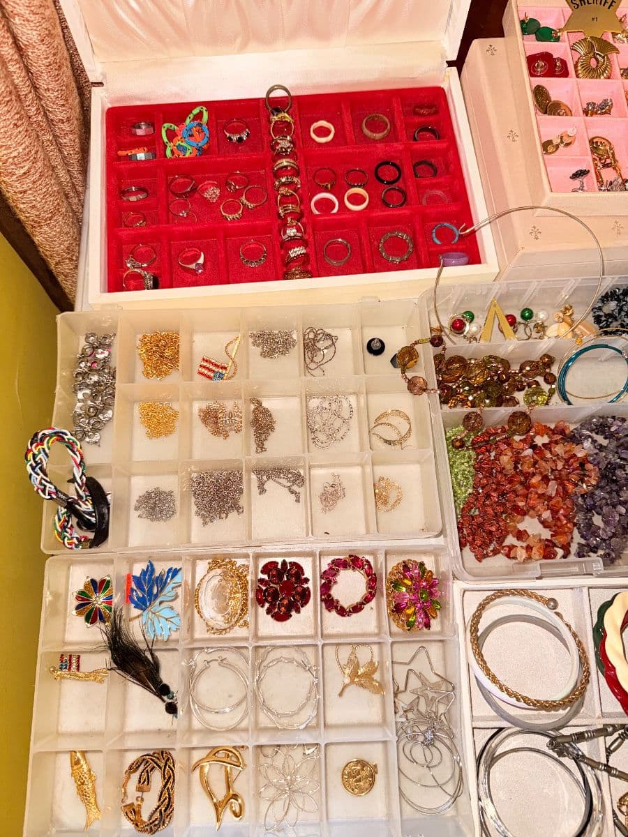 Huge 3 Day Portage Estate Sale! The Ageless Treasure! photo 4