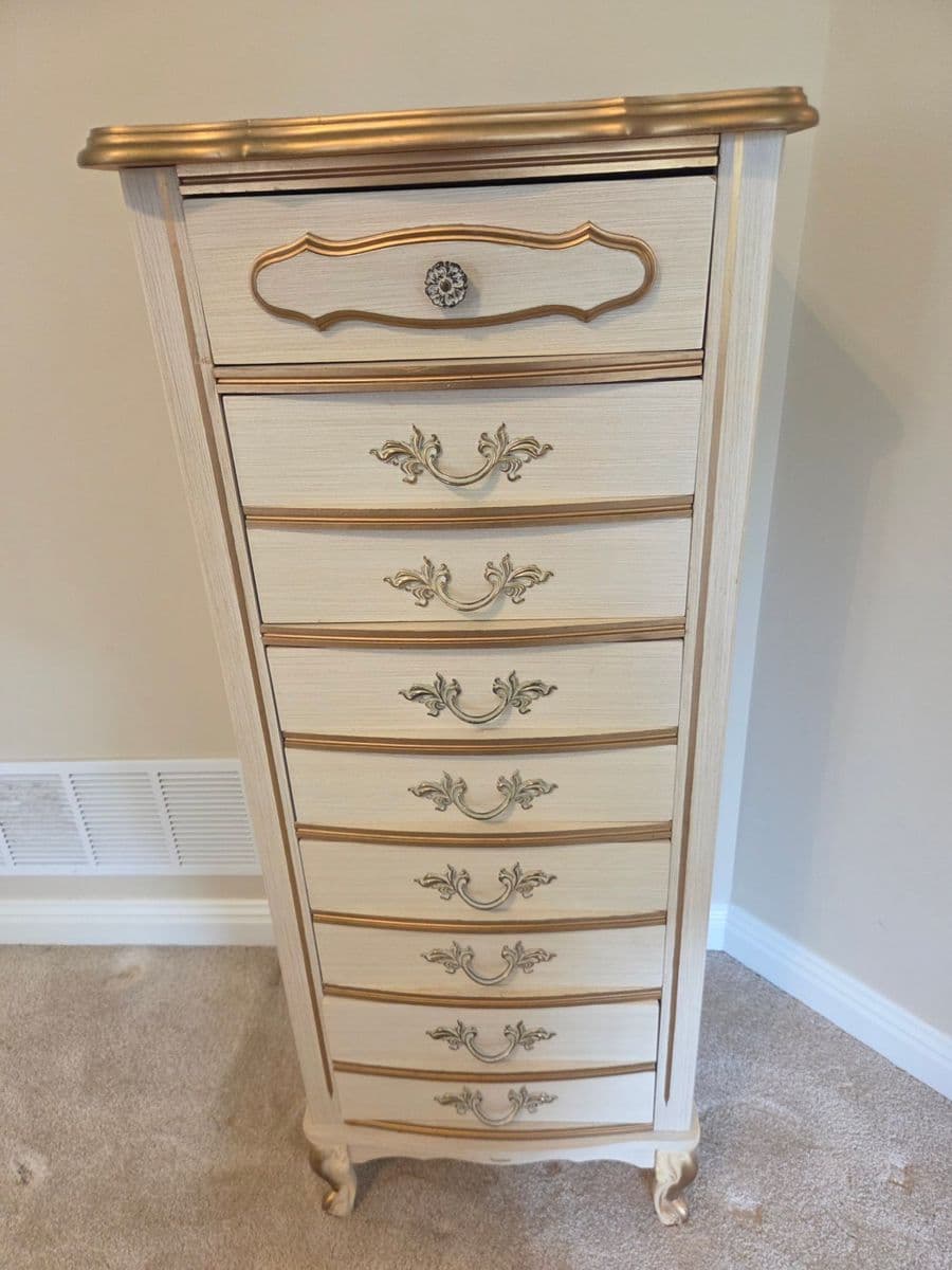 At Home on The Cove: A Blue Moon Estate Sale photo 8