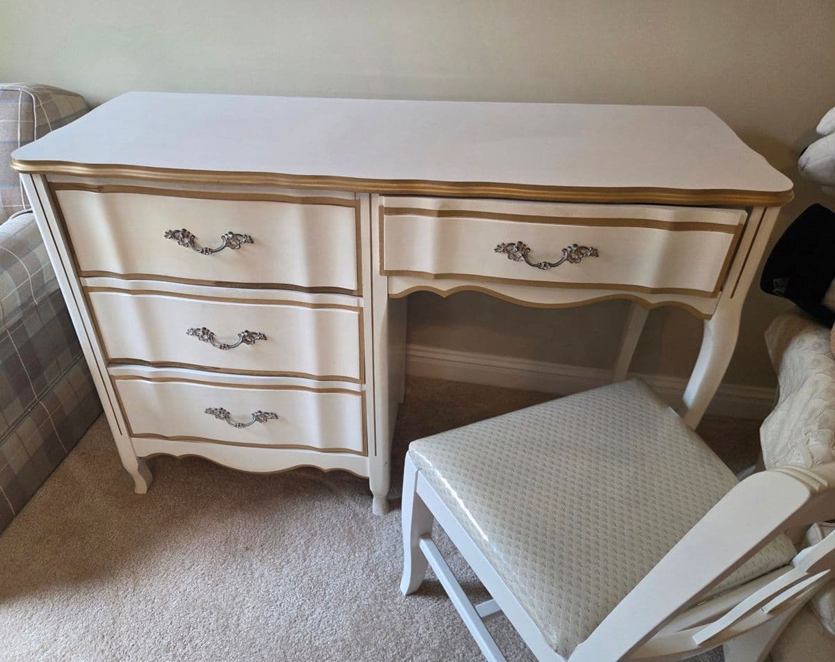 At Home on The Cove: A Blue Moon Estate Sale photo 7