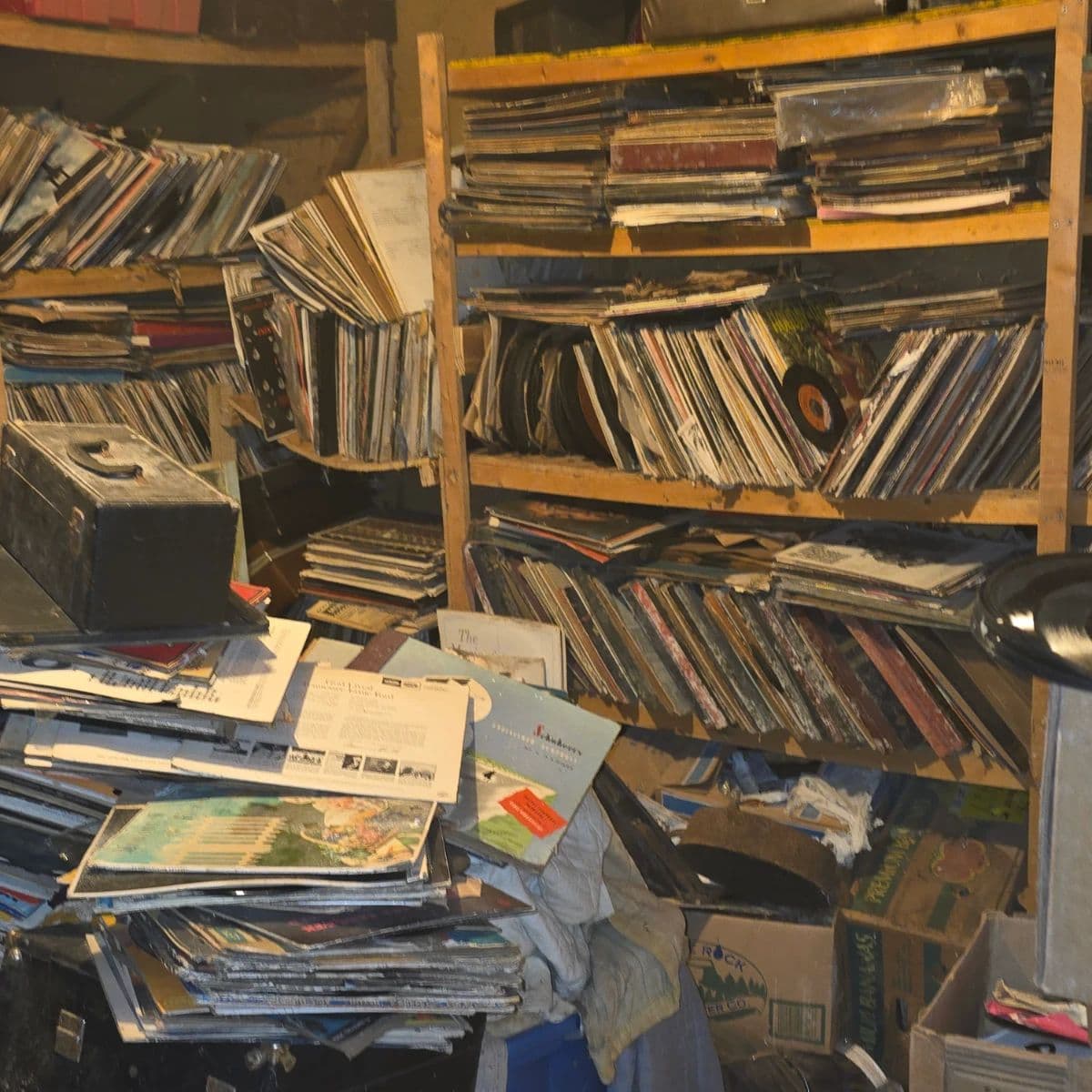 Hoarder Estate Auction (deceased) photo 2