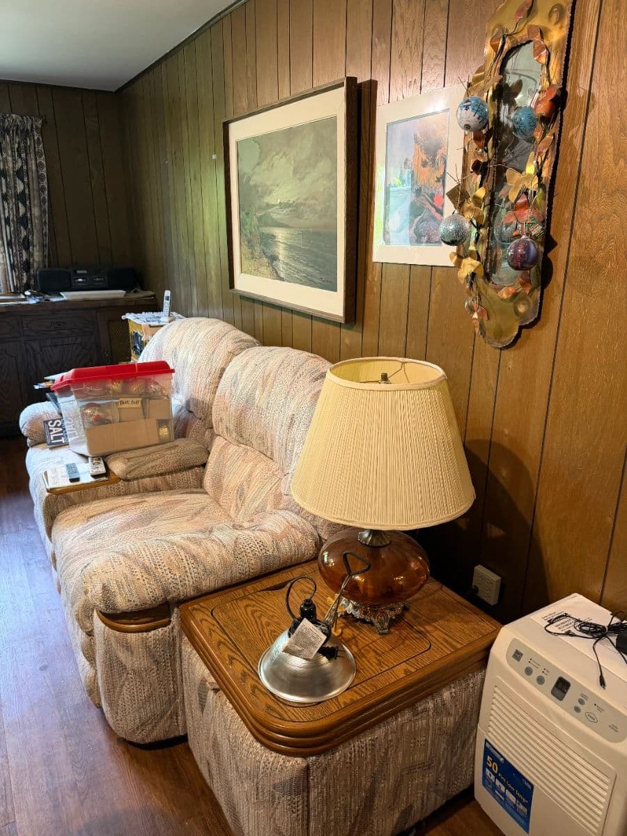 Handy Hickory Hills! Tools, records, jewelry, furniture, kitchen, clothing, decor and more! photo 8