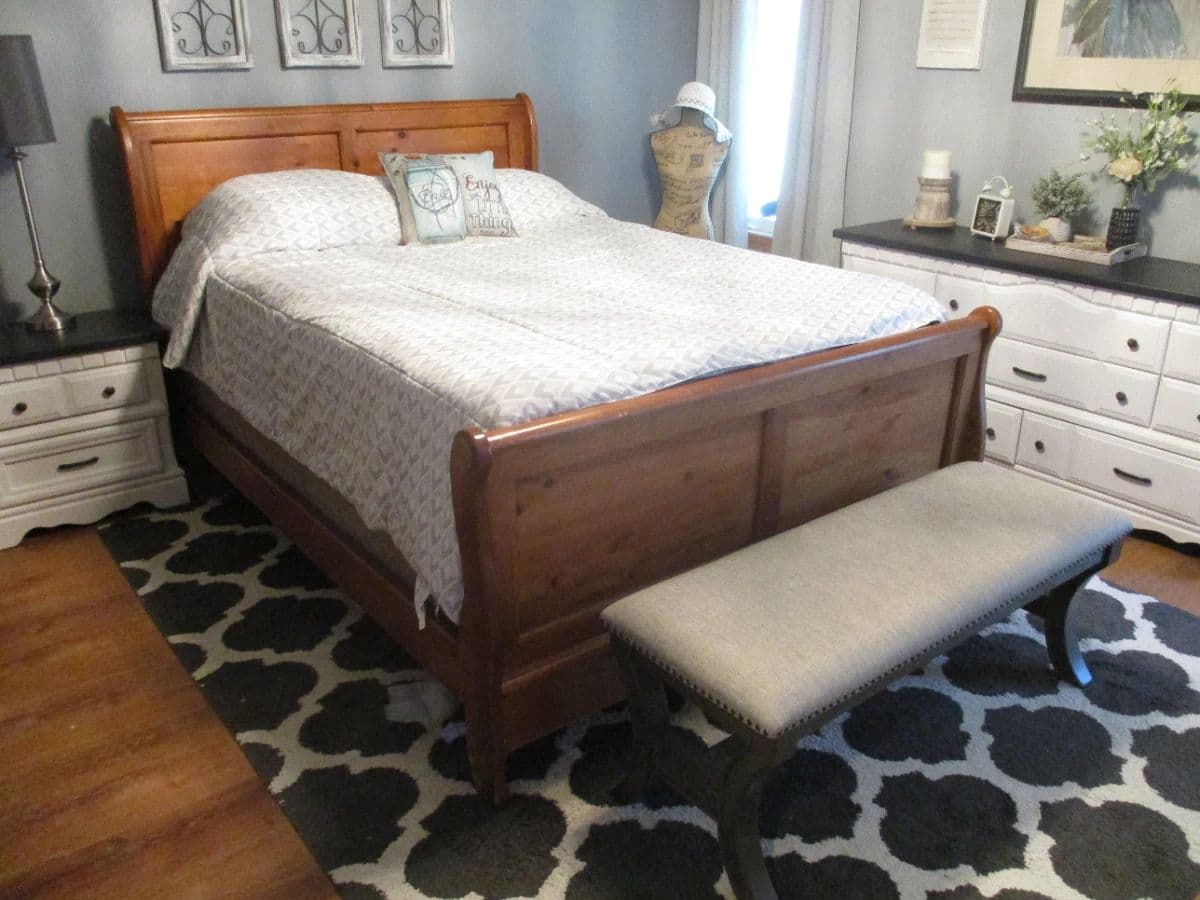 Swartz Creek Estate Sale - Embroidery Machine, Knitting Machines, Sewing Machines & Supplies photo 8