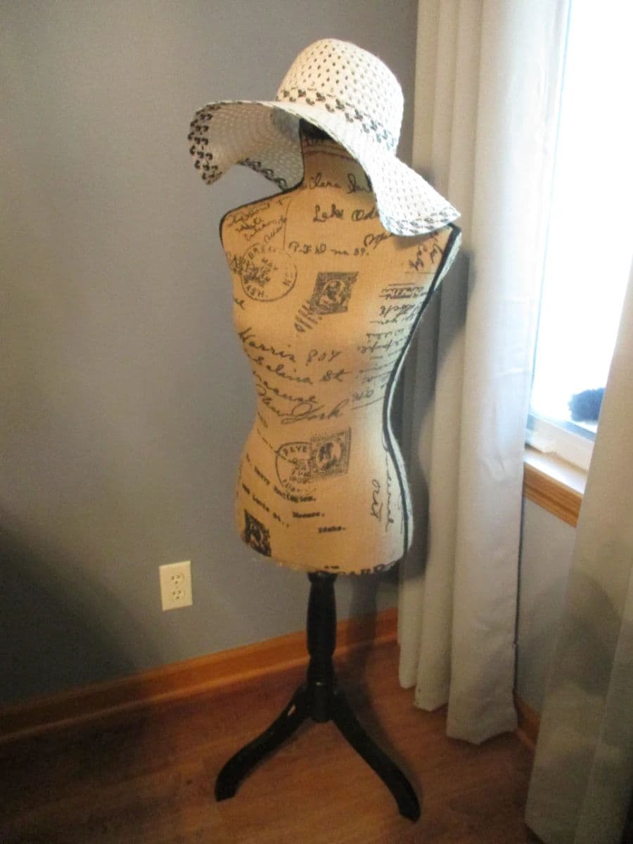 Swartz Creek Estate Sale - Embroidery Machine, Knitting Machines, Sewing Machines & Supplies photo 12
