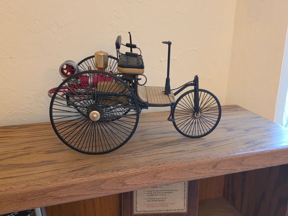 +++Estero Estate Sale: Everything Eagerly Awaits photo 2