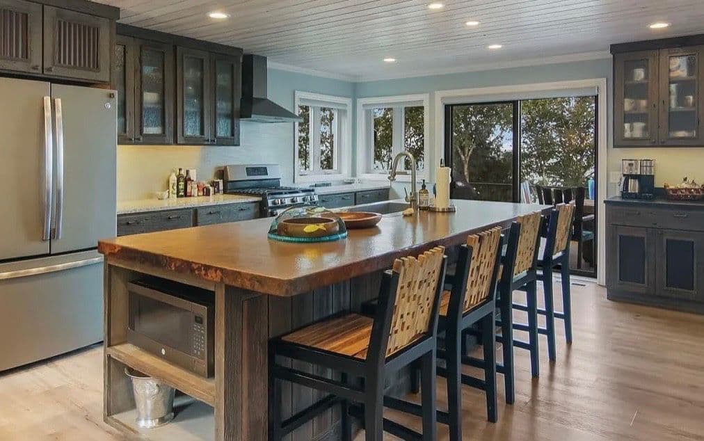 AMAZING WATERFRONT ESTATE & DEMO SALE!! photo 2