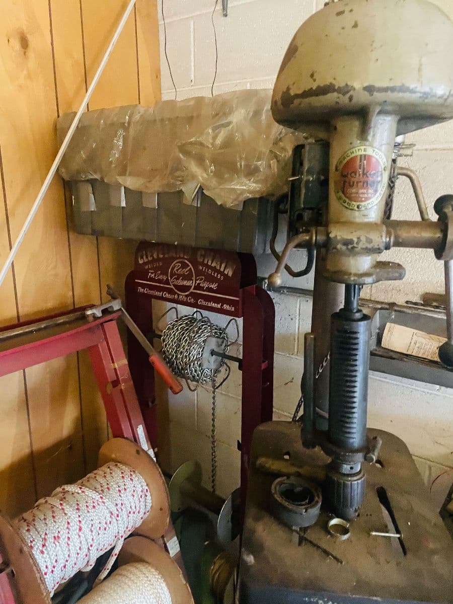 TAYLORSVILLE / BETHLEHEM ESTATE SALE(MASSIVE MACHINE SHOP/ LEATHER MAKING TOOLS/FARMALL TRACTOR) photo 8
