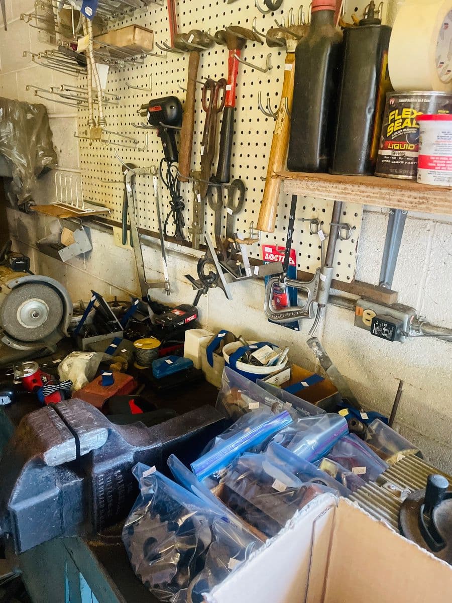 TAYLORSVILLE / BETHLEHEM ESTATE SALE(MASSIVE MACHINE SHOP/ LEATHER MAKING TOOLS/FARMALL TRACTOR) photo 3