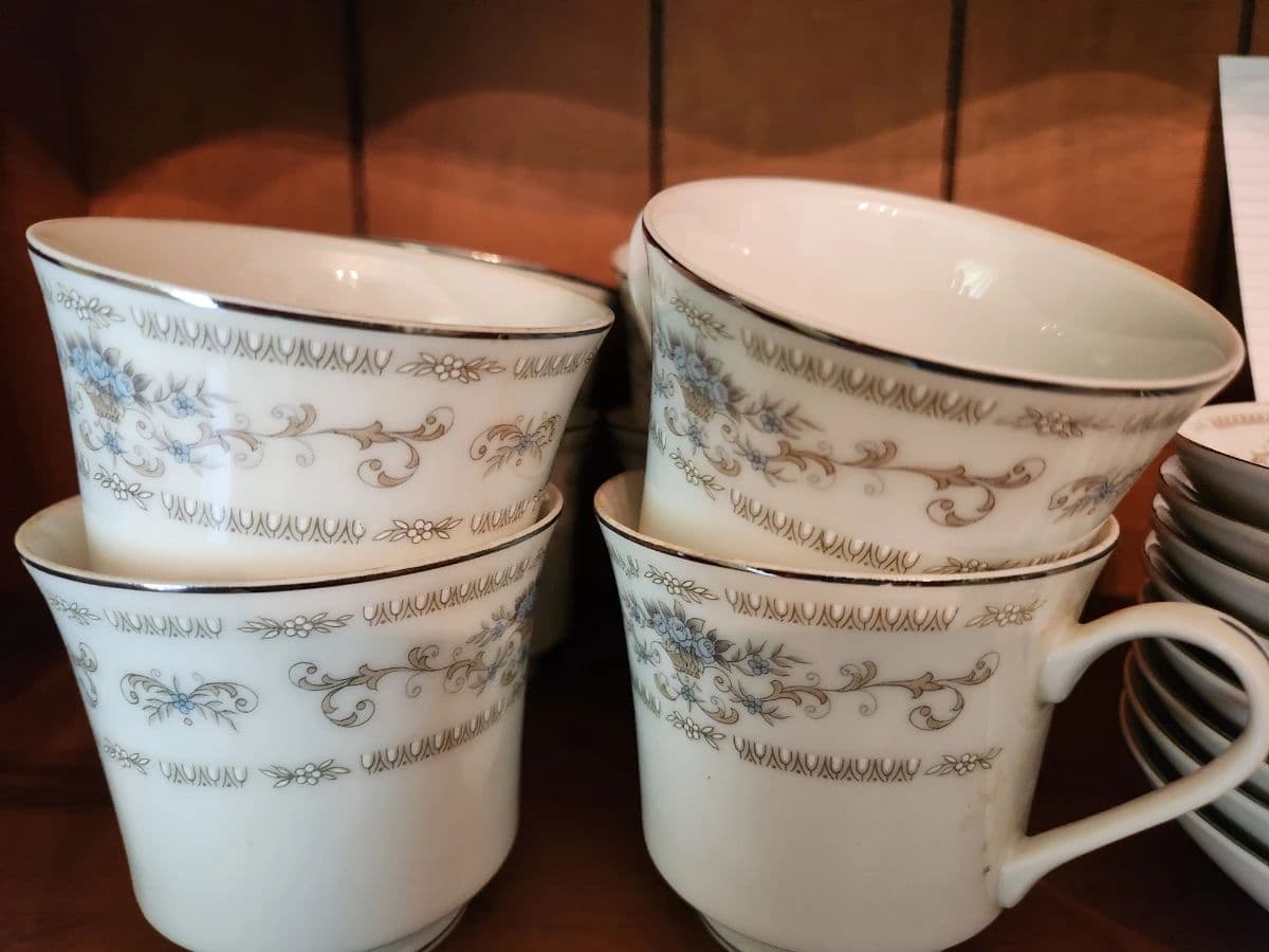 ESTATE SALE – ANTIQUES, VINTAGE TOOLS, ELVIS COLLECTIBLES & MORE! photo 2