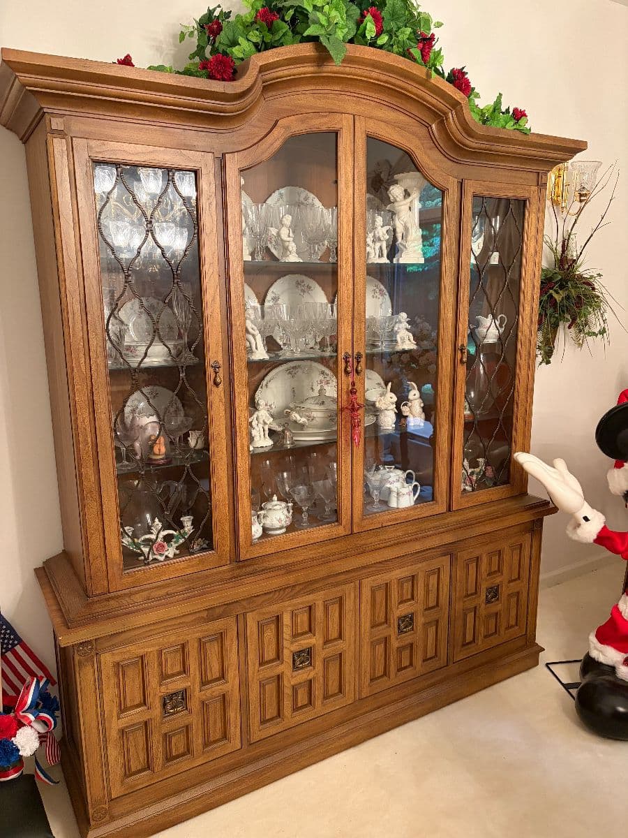 Seymour Showcase Estate Sale photo 10