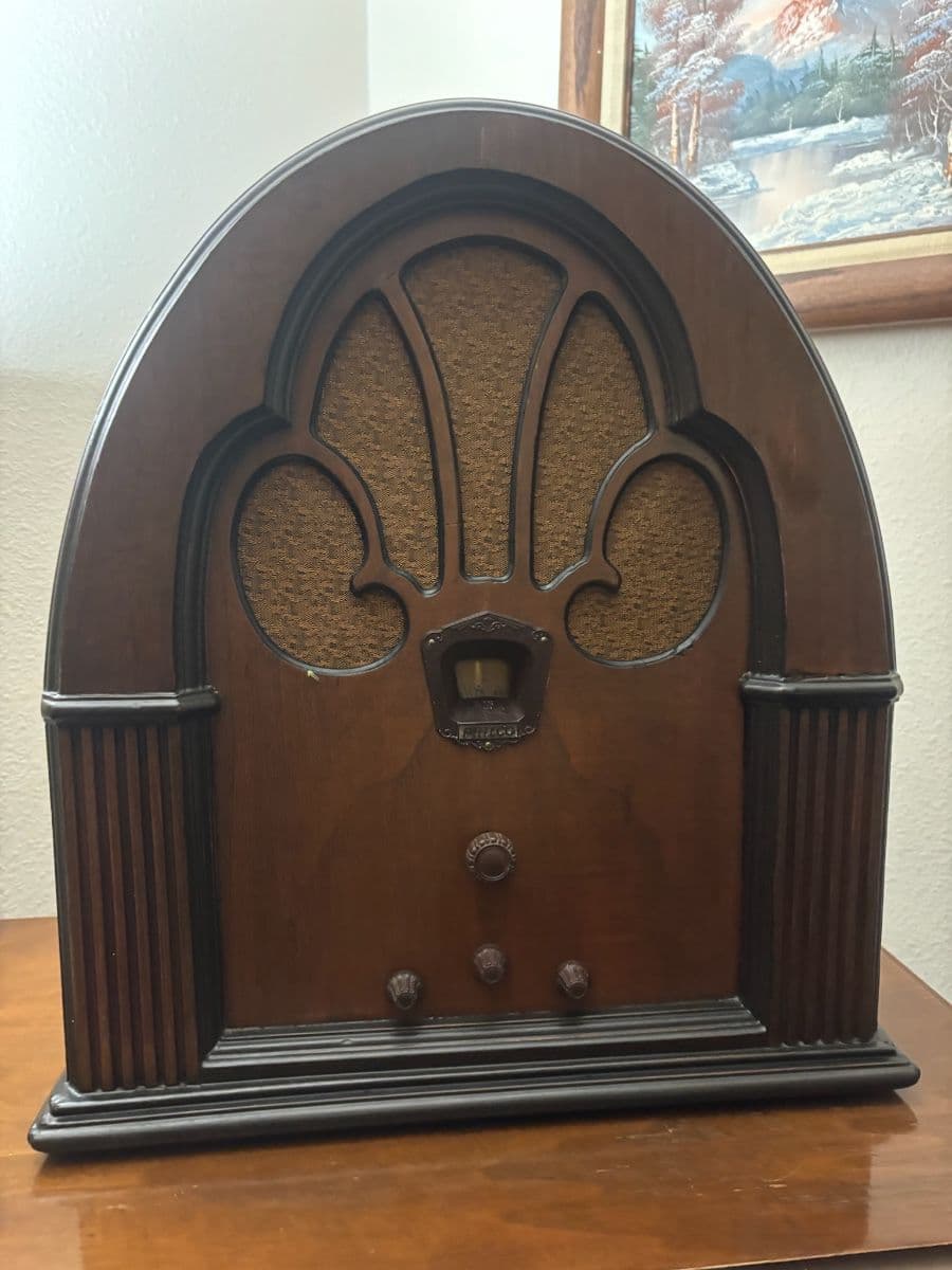 Ginny's Girls Once in a Lifetime Sale – Tube Radios, Antiques galore! photo 11