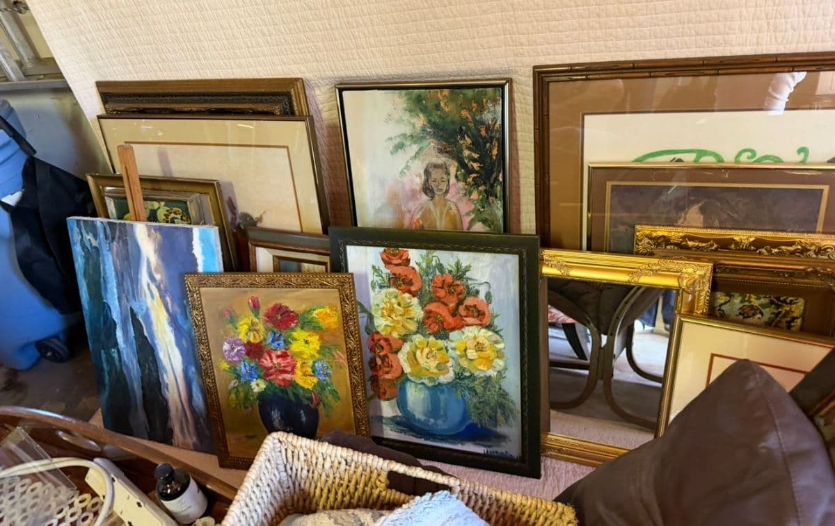Blowout:jewelry, kitchen, clothes, antiques, art,, crystal, hutch, patio, tool, electronics, desk photo 1