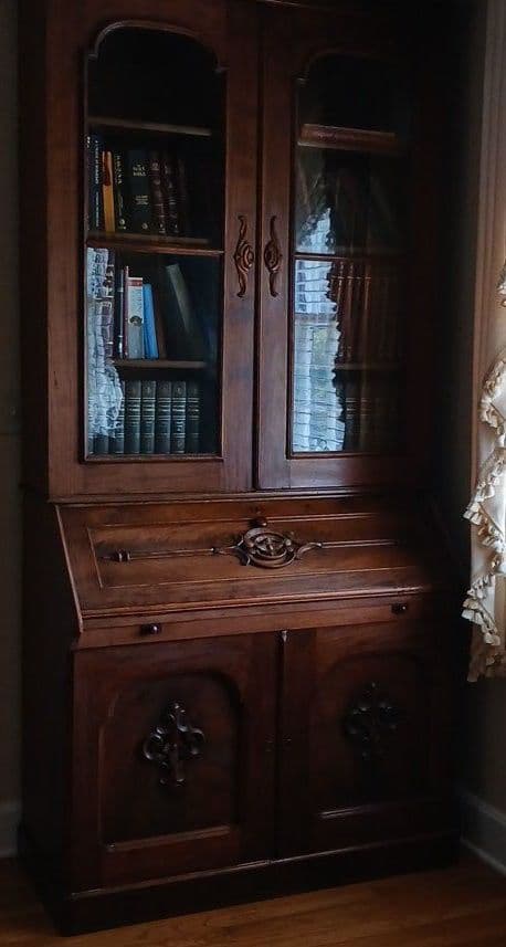 Catchy in Clinton Blue Moon Estate Sale photo 8