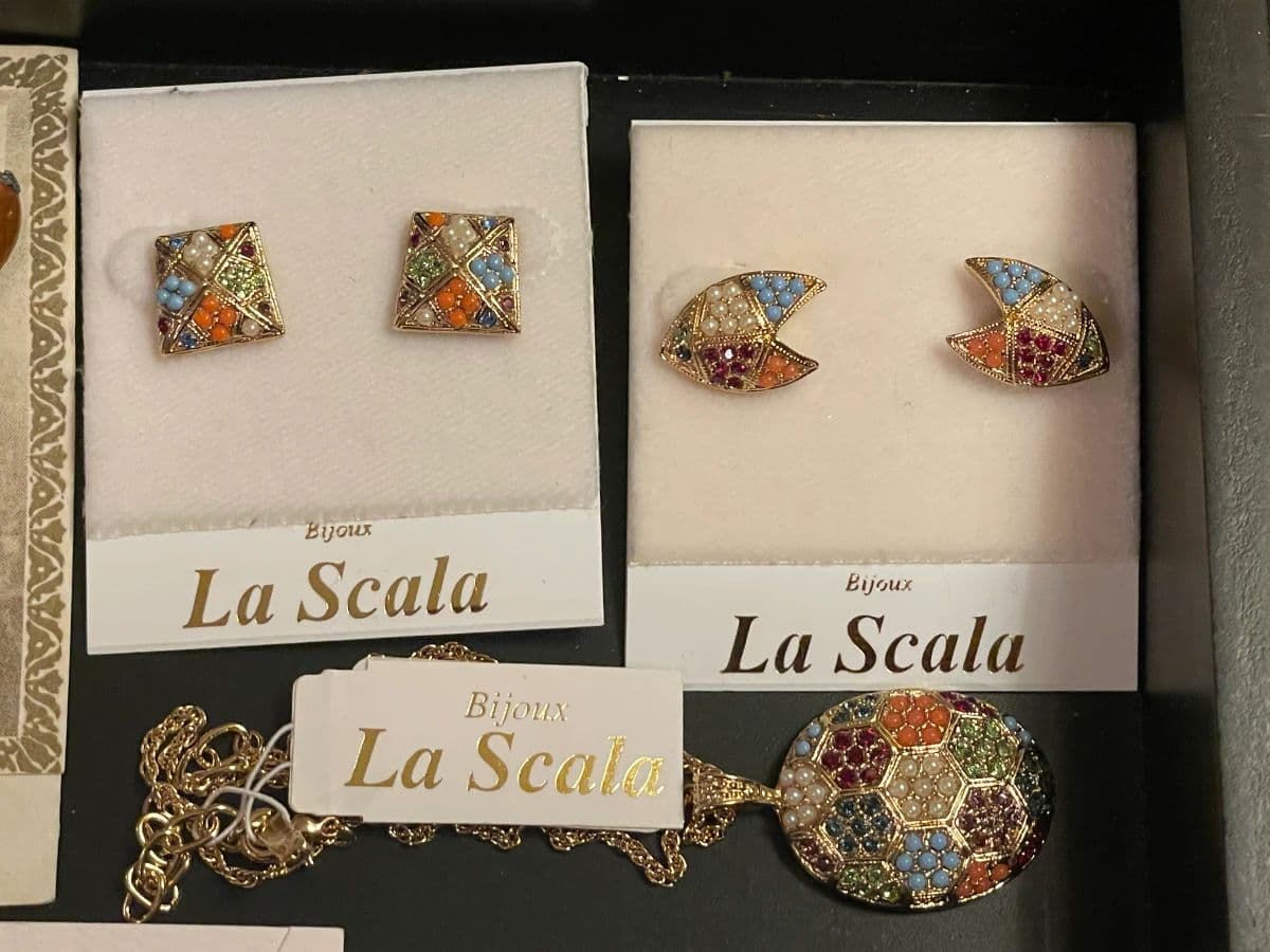 FASHIONISTA SALE W/ JEWELRY GALORE, PERFUME, HANDBAGS, CLOTHING, WATERFORD, LINEN, CURRENCY, & MORE! photo 8