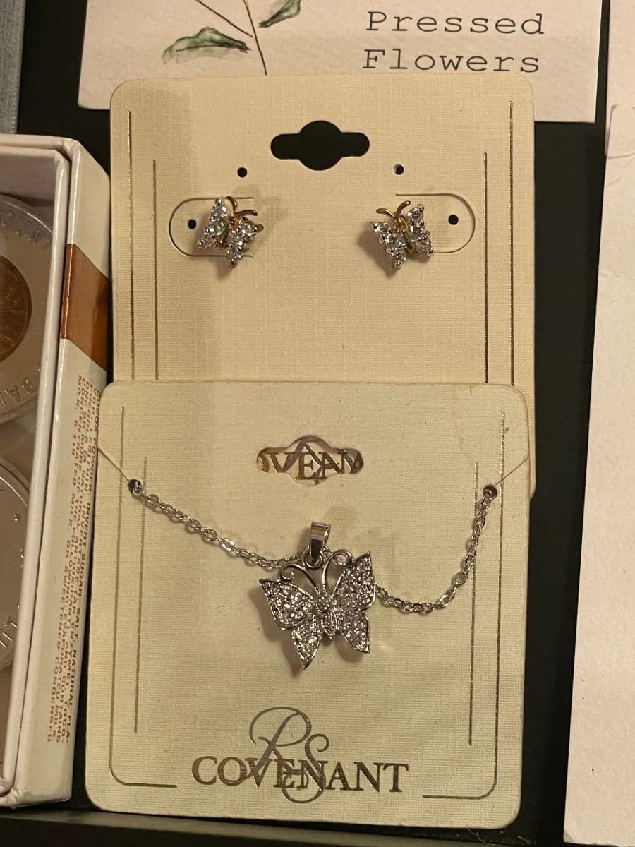 FASHIONISTA SALE W/ JEWELRY GALORE, PERFUME, HANDBAGS, CLOTHING, WATERFORD, LINEN, CURRENCY, & MORE! photo 3