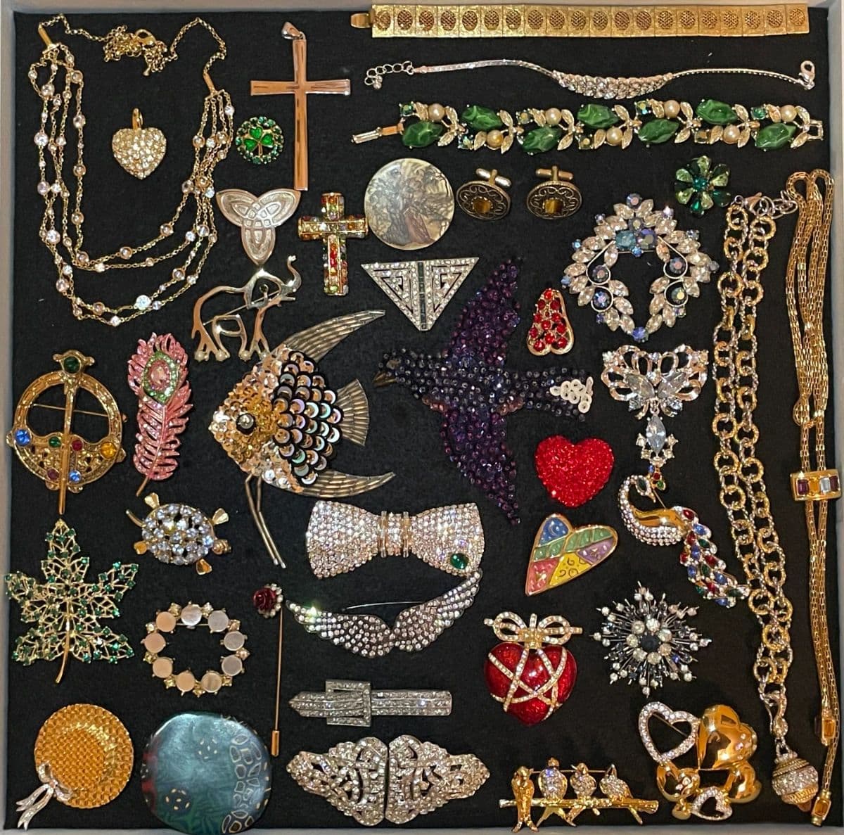 FASHIONISTA SALE W/ JEWELRY GALORE, PERFUME, HANDBAGS, CLOTHING, WATERFORD, LINEN, CURRENCY, & MORE! photo 1