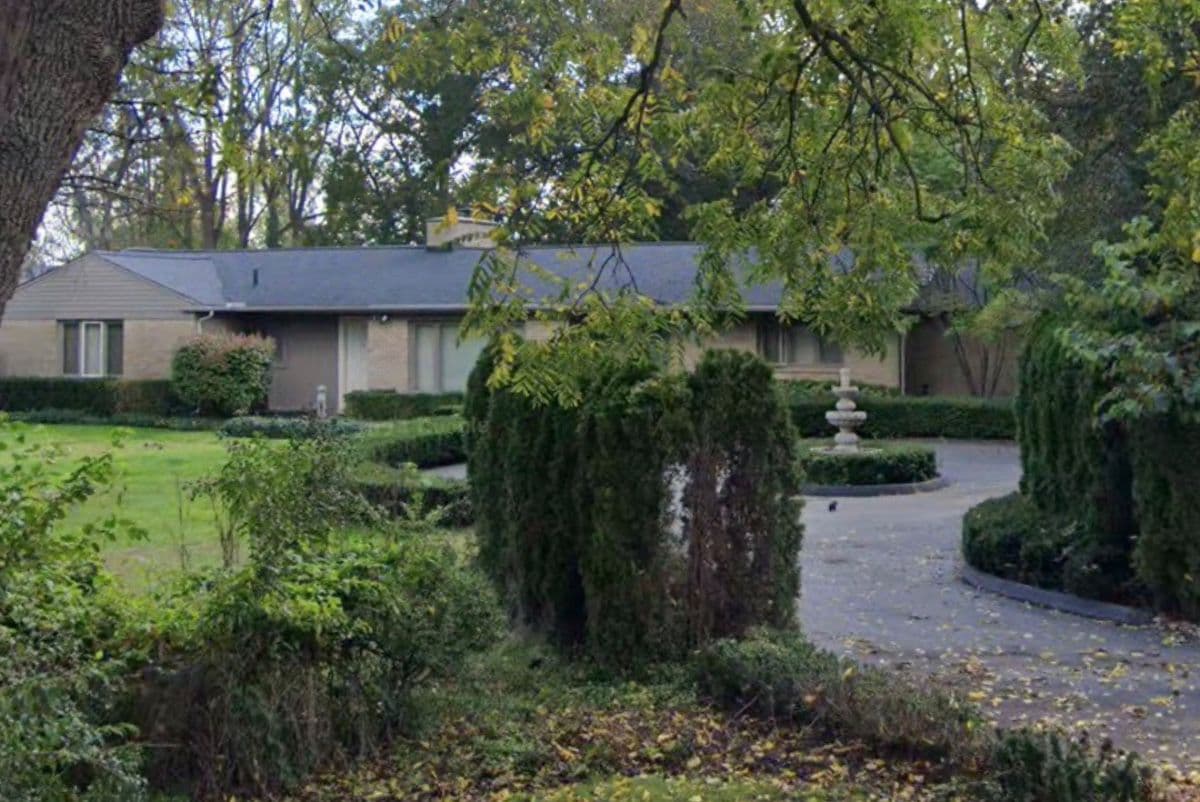 ONE DAY ONLY!!! HIGH END BLOOMFIELD SALE - HENREDON, POTTERY BARN, CRATE & BARREL, DECOR & MORE! photo 1