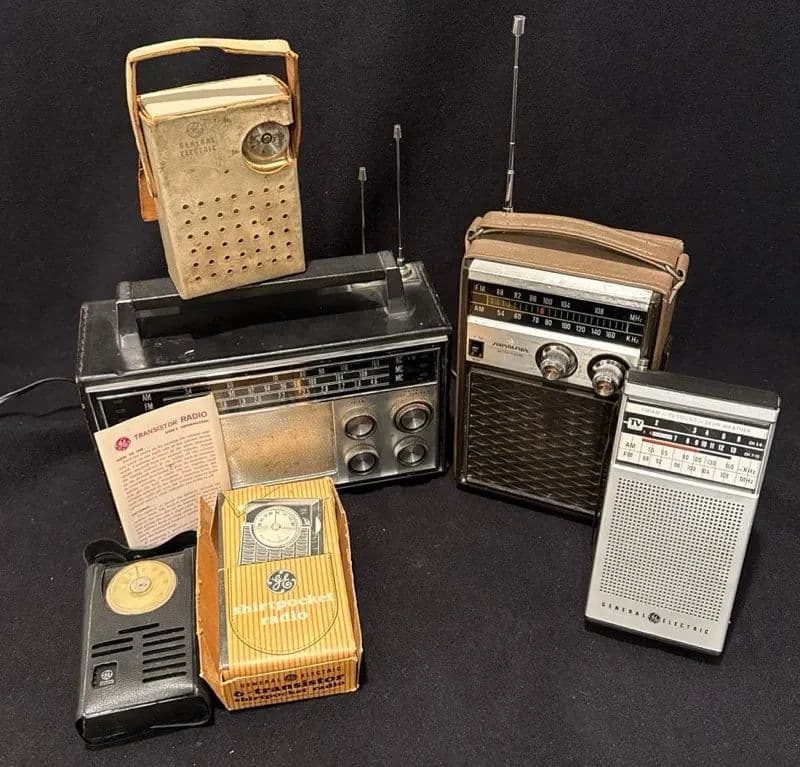 WOW! TRUCK * Fab Decor * BIKES/eBIKES * Mid Century * OLD RADIOS * Furniture * TOOLS * Art Glass photo 12
