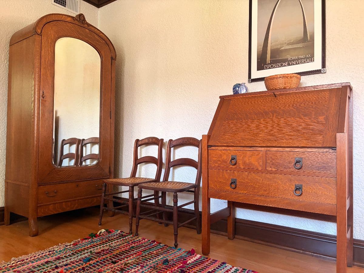Moderne Archive Clayton Estate Sale with Stickley Furniture photo 4