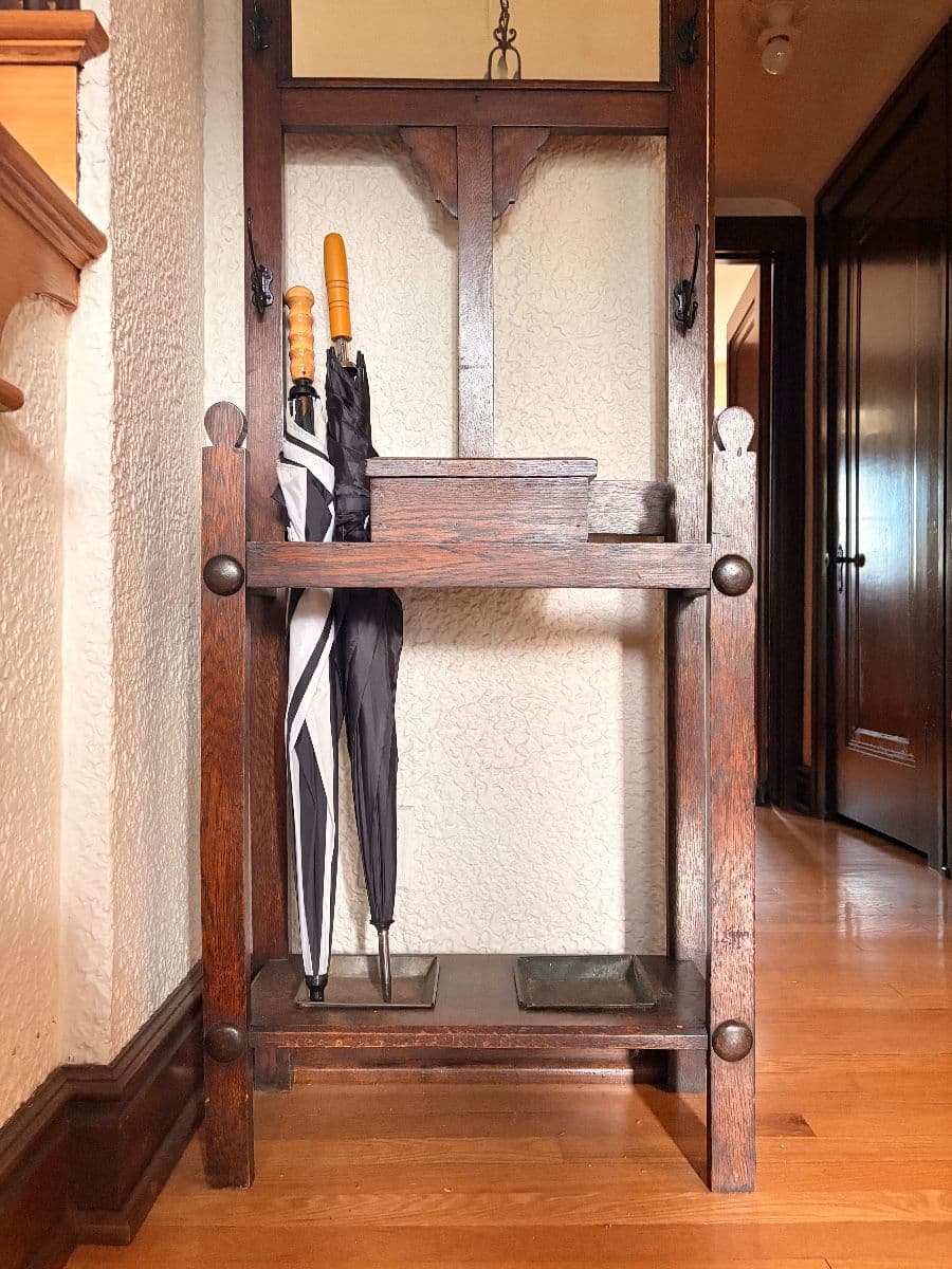 Moderne Archive Clayton Estate Sale with Stickley Furniture photo 11