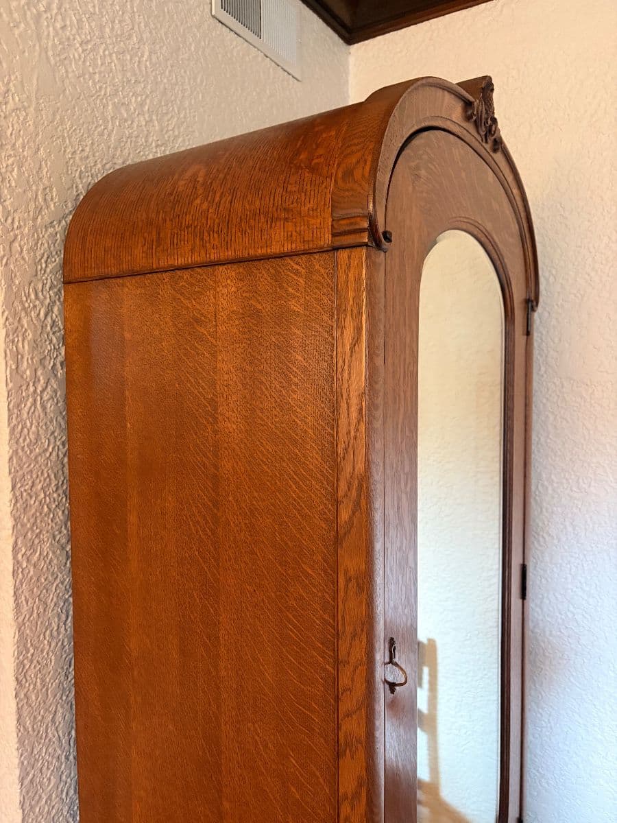 Moderne Archive Clayton Estate Sale with Stickley Furniture photo 9