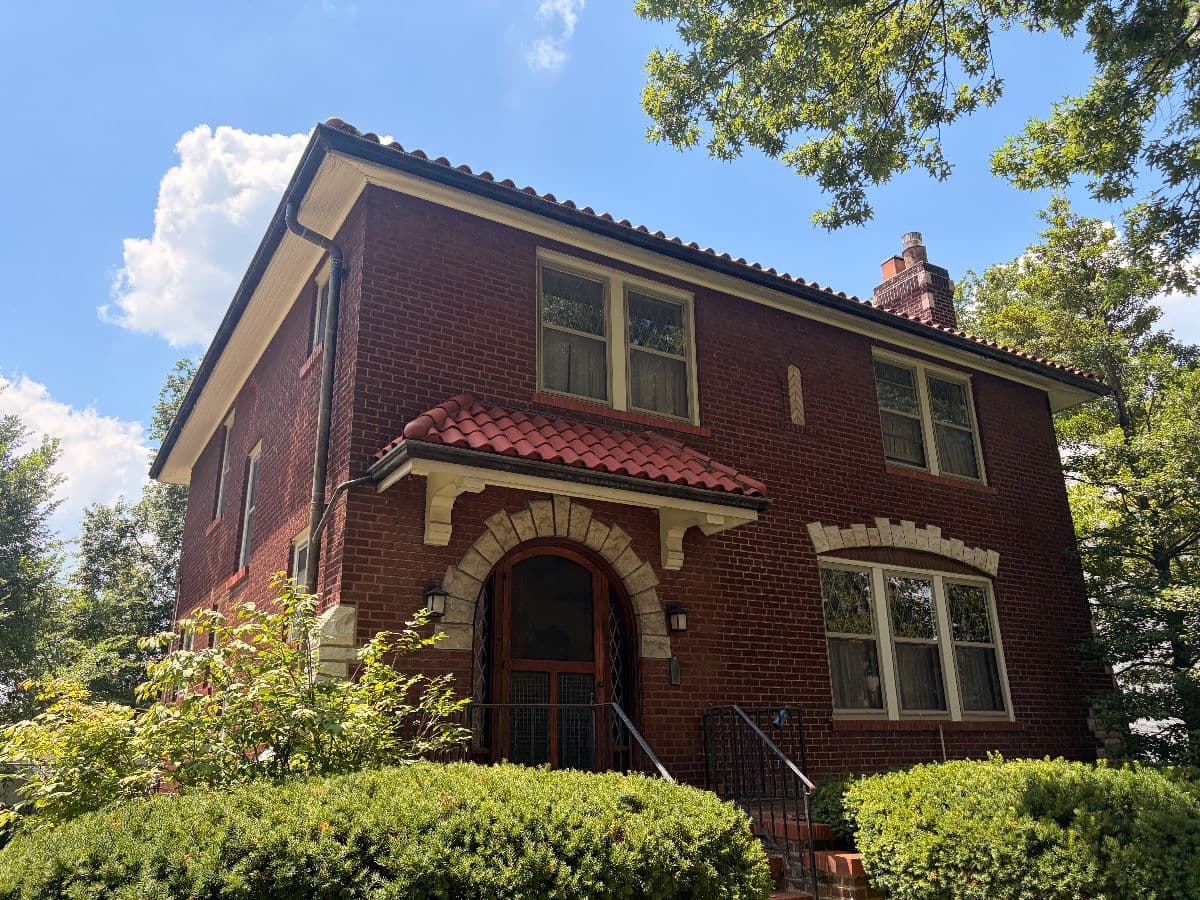 Moderne Archive Clayton Estate Sale with Stickley Furniture photo 5