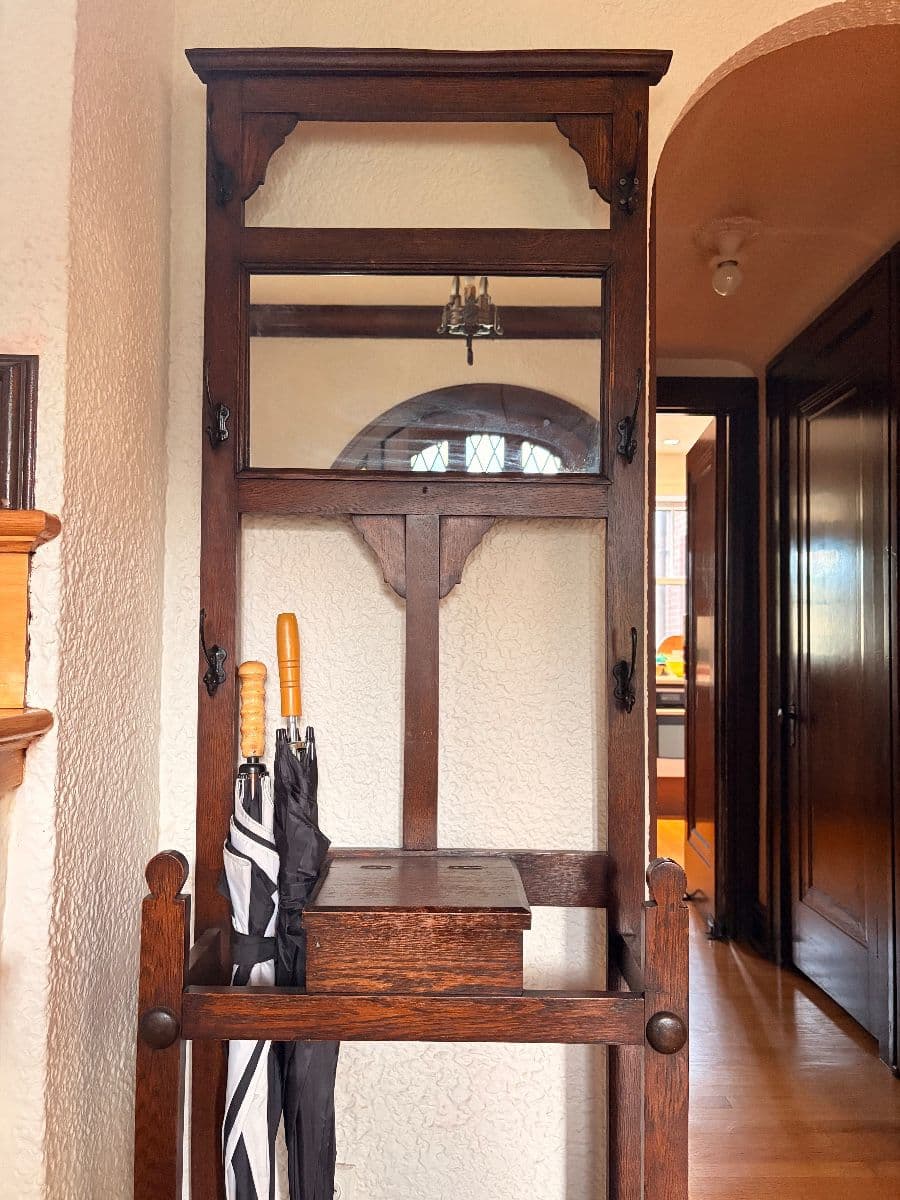 Moderne Archive Clayton Estate Sale with Stickley Furniture photo 10