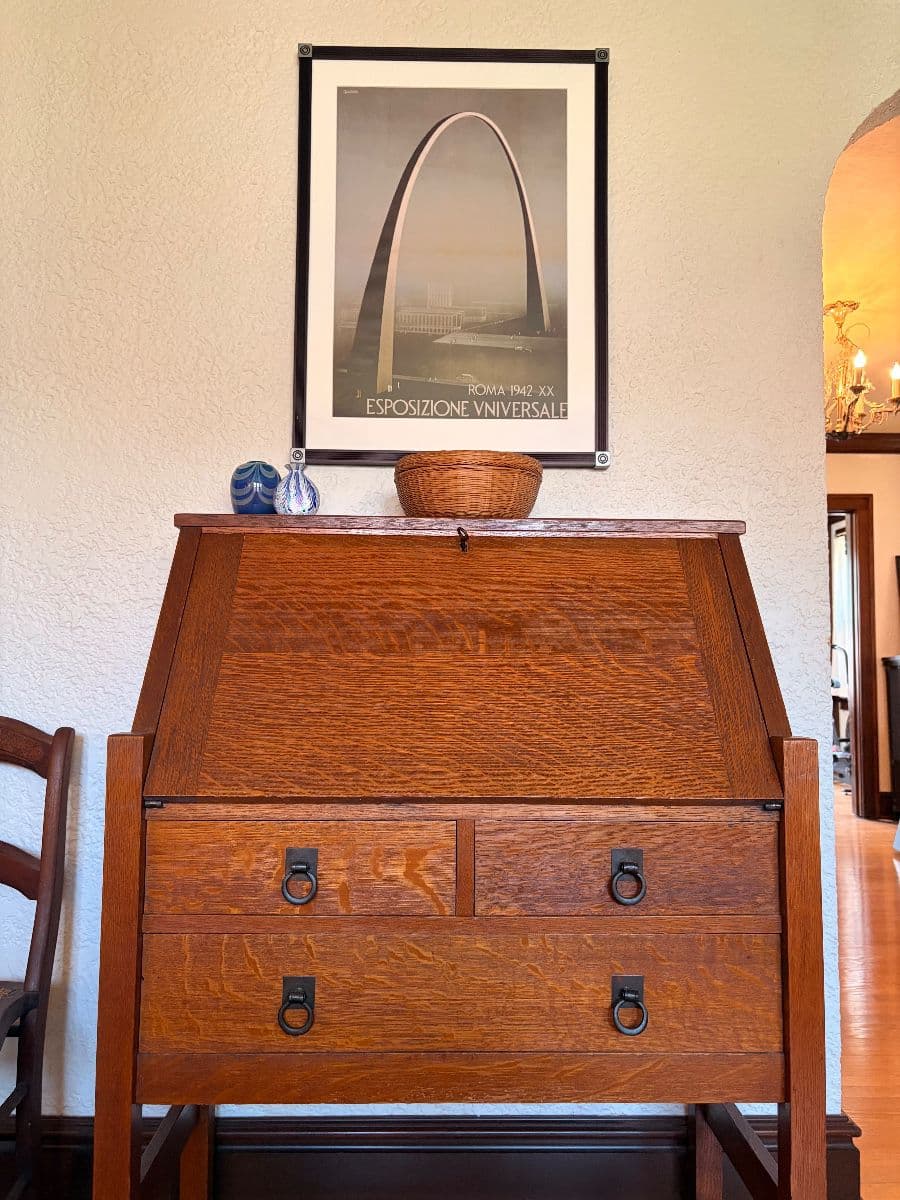 Moderne Archive Clayton Estate Sale with Stickley Furniture photo 1