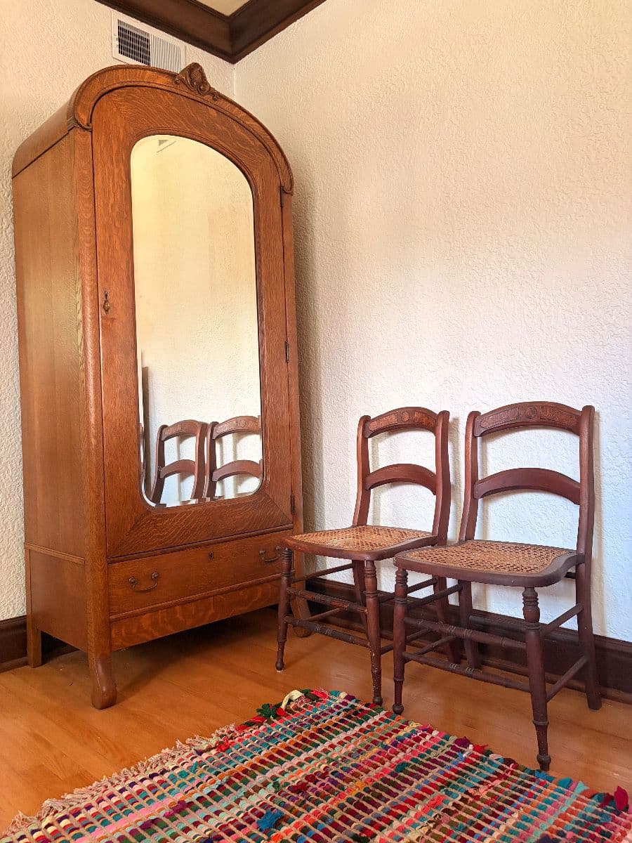 Moderne Archive Clayton Estate Sale with Stickley Furniture photo 6
