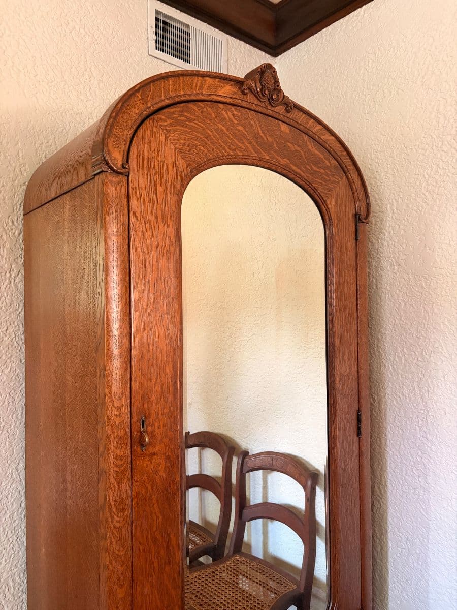Moderne Archive Clayton Estate Sale with Stickley Furniture photo 7