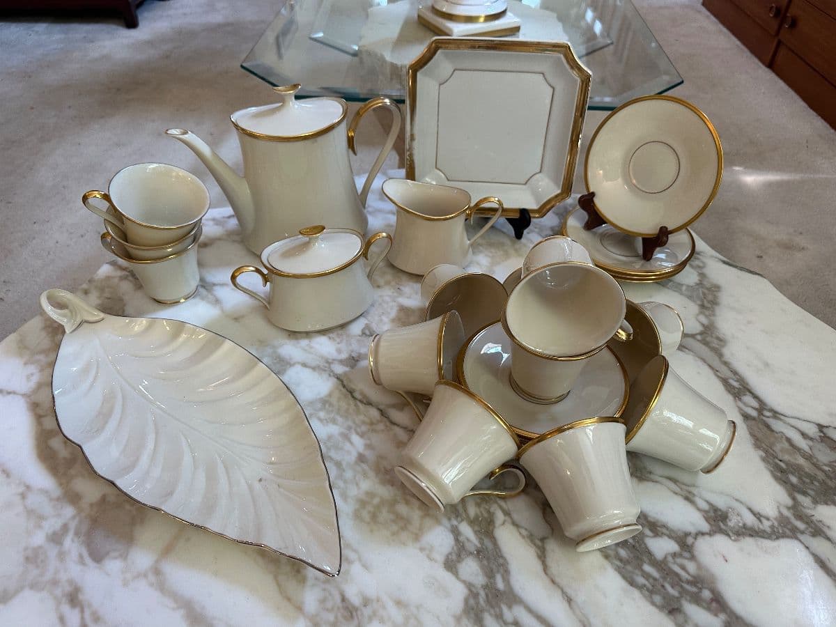 Merchant Traders PACKED HOUSE-Furniture, Dishware, Tools, Decor & Much More, Bartlett photo 9