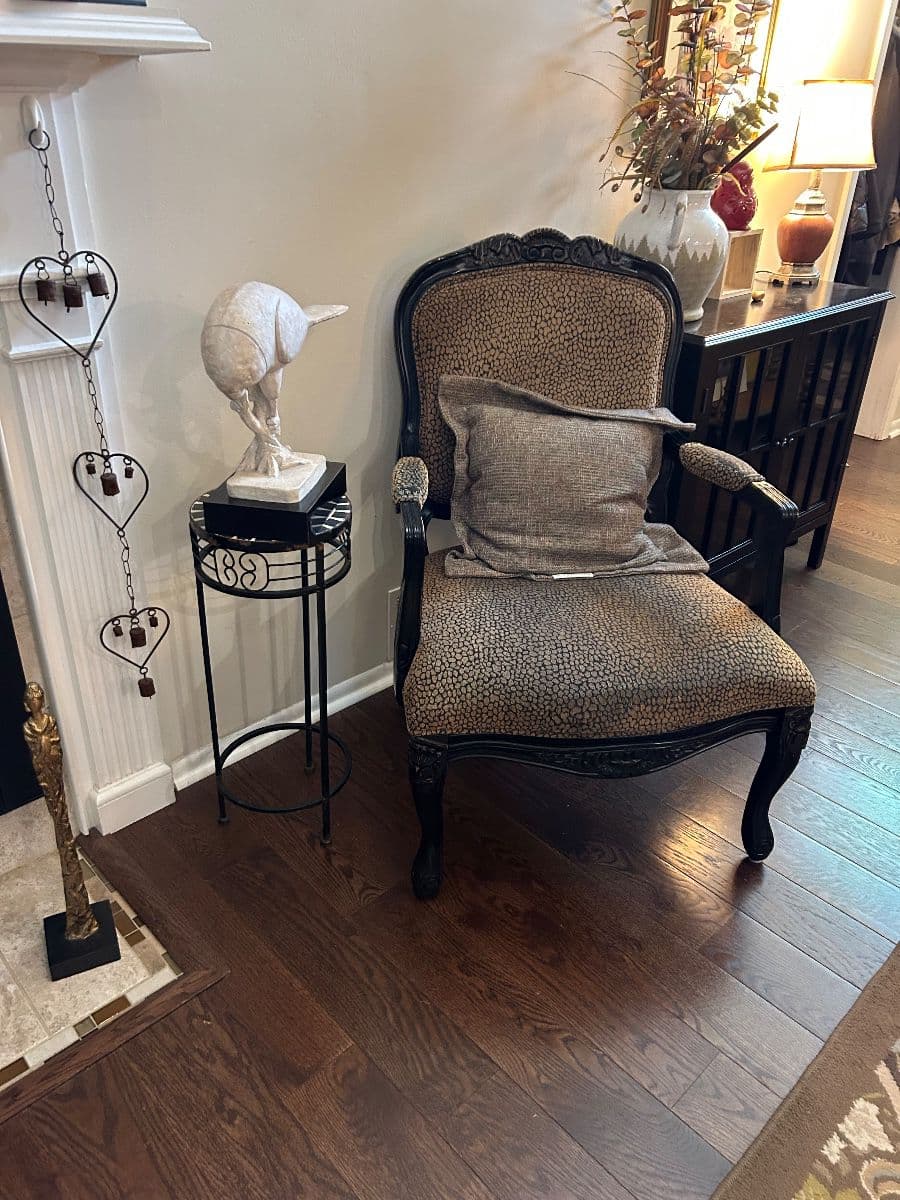Stardust Estate Sales - Beautiful Condo - Home Decor, Garden, Clothing, Holiday photo 8