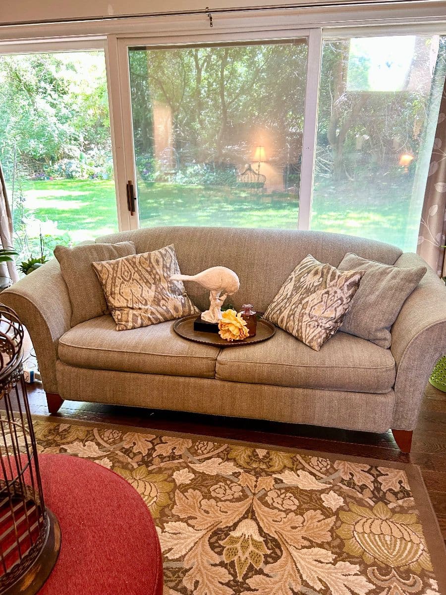 Stardust Estate Sales - Beautiful Condo - Home Decor, Garden, Clothing, Holiday photo 1