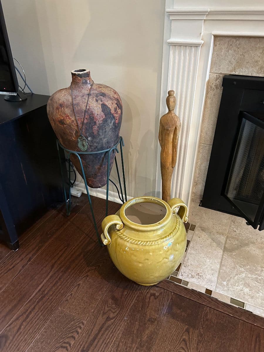 Stardust Estate Sales - Beautiful Condo - Home Decor, Garden, Clothing, Holiday photo 9