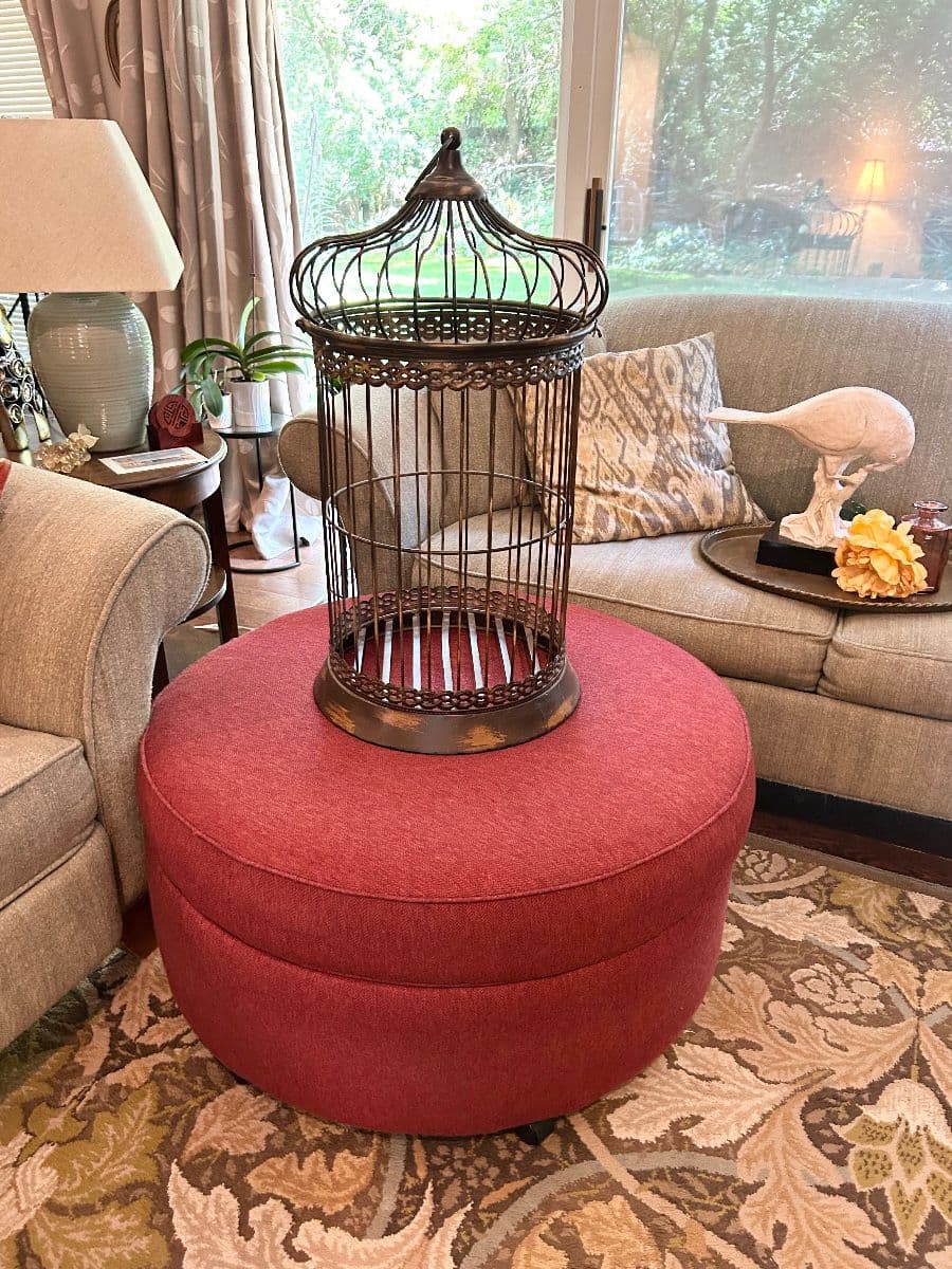 Stardust Estate Sales - Beautiful Condo - Home Decor, Garden, Clothing, Holiday photo 2