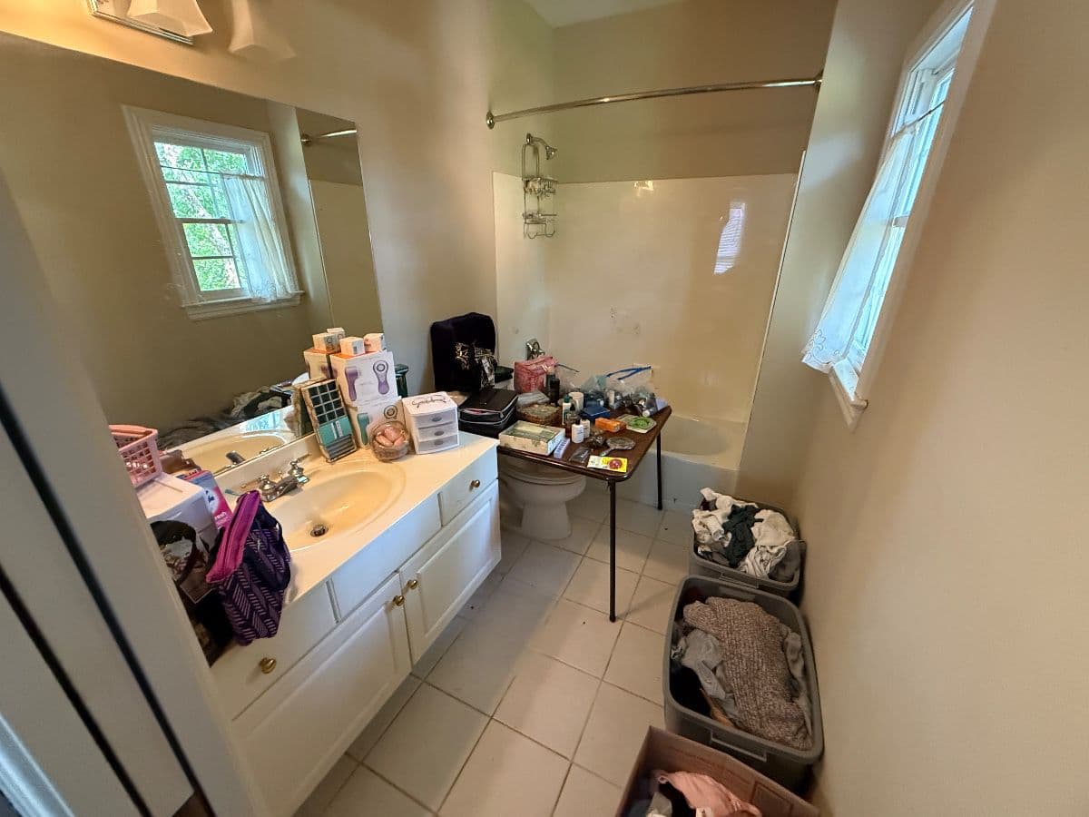 Brentwood Moving Sale NIB’s and CLOTHING photo 10
