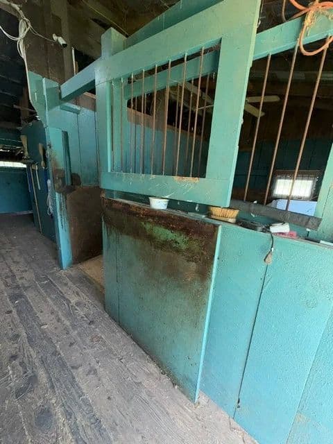 Live Onsite & Online Unreserved Real Estate & Onsite Contents Auction photo 5