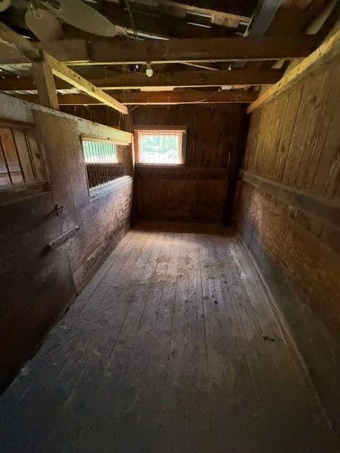 Live Onsite & Online Unreserved Real Estate & Onsite Contents Auction photo 8