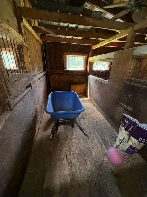 Live Onsite & Online Unreserved Real Estate & Onsite Contents Auction photo 7